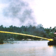 Barco estadounidense lanzando Napalm en Vietnam. Wikimedia Commons